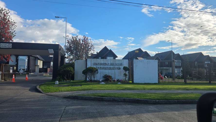¡CASA EN VENTA EN CONDOMINIO TOROBAYO, VALDIVIA! - Imagen 2