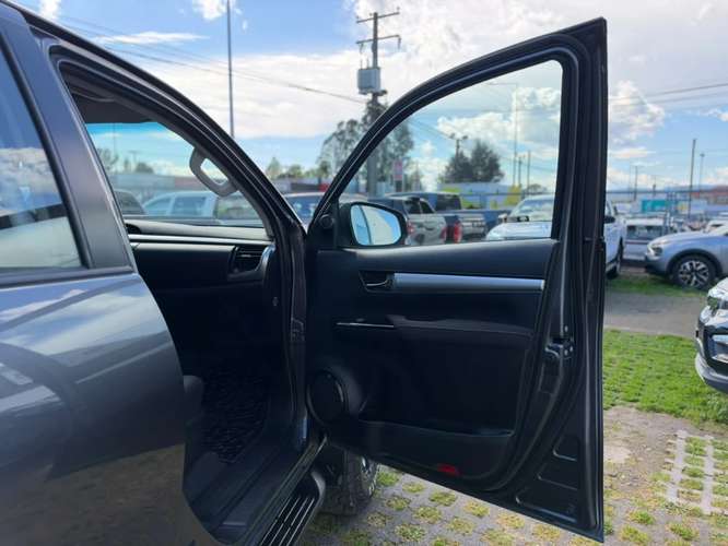 Toyota Hilux 2.8 SR MT 4X4 DIESEL 2026 - Imagen 20