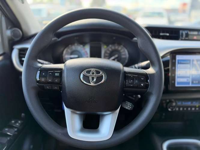 Toyota Hilux 2.8 SR MT 4X4 DIESEL 2026 - Imagen 12