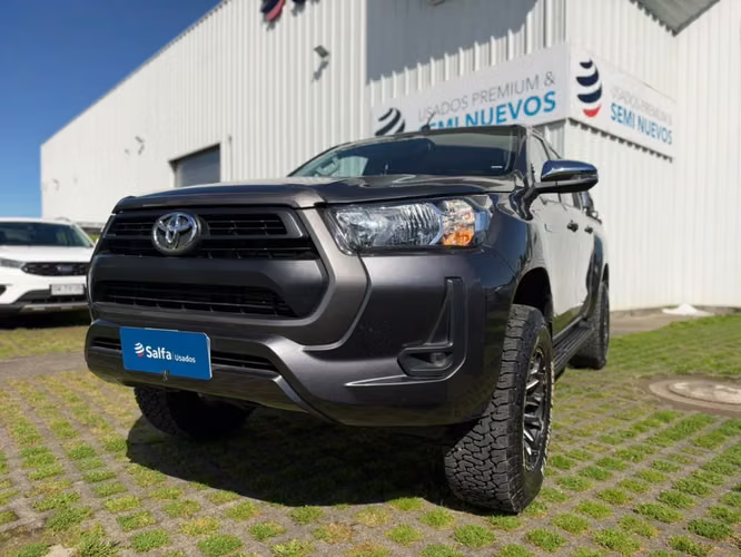 Toyota Hilux 2.8 SR MT 4X4 DIESEL 2026