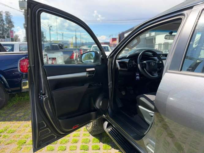 Toyota Hilux 2.8 SR MT 4X4 DIESEL 2026 - Imagen 9