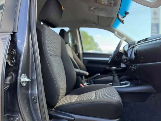Toyota Hilux 2.8 SR MT 4X4 DIESEL 2026 - Imagen 19