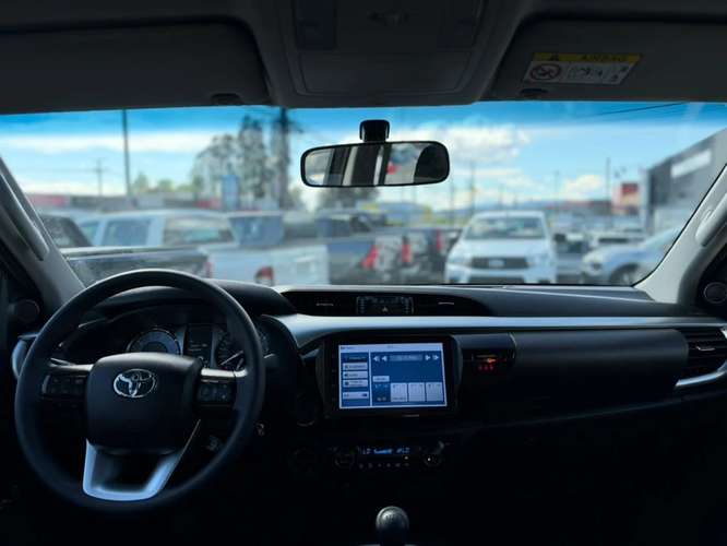Toyota Hilux 2.8 SR MT 4X4 DIESEL 2026 - Imagen 11