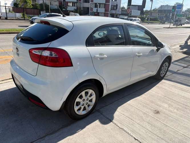 KIA RIO 5 2014 - Imagen 4