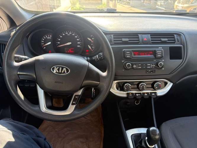KIA RIO 5 2014 - Imagen 6