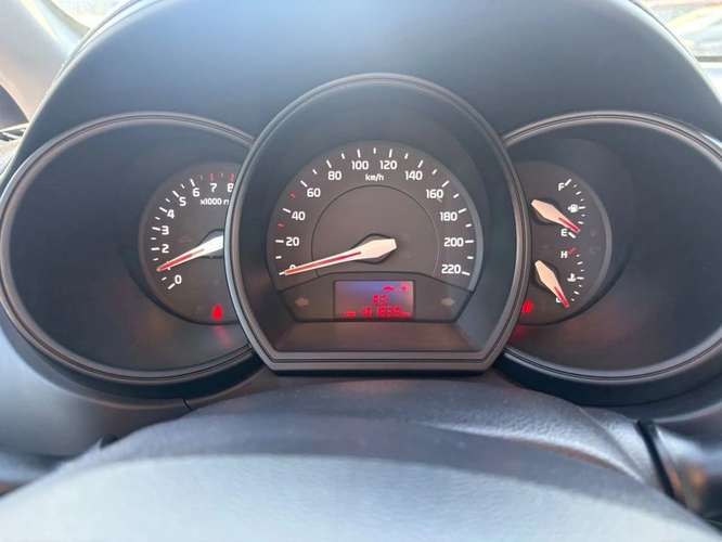 KIA RIO 5 2014 - Imagen 7