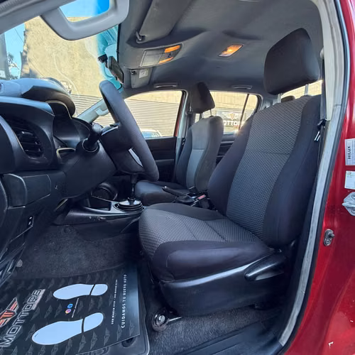 TOYOTA HILUX DX 2023 4X4 - Imagen 10