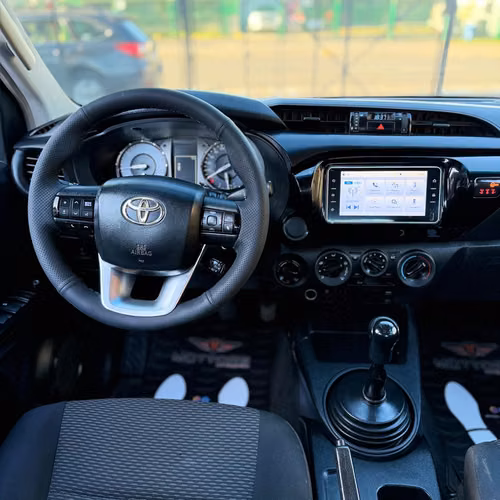 TOYOTA HILUX DX 2023 4X4 - Imagen 7
