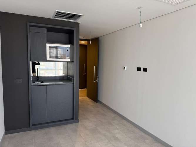 SE VENDE OFICINA EN BOSQUES MONTEMAR. EDIFICIO COR