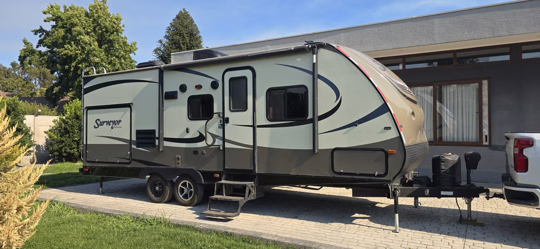 Casa rodante americana Forest River Surveyor 243RBS-2016