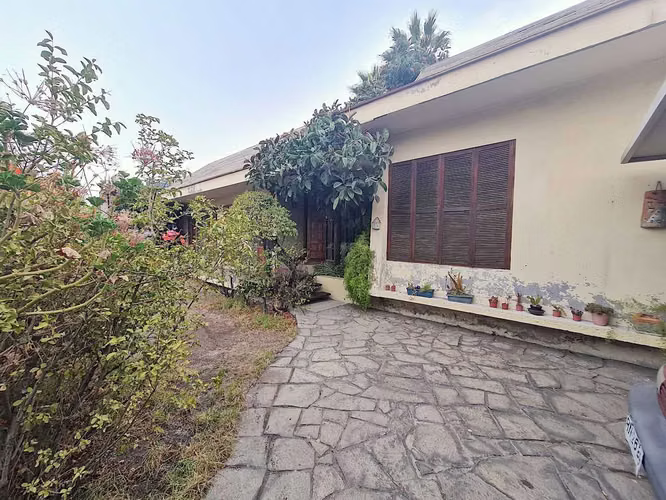 Casa en Vitacura, con patio interior (73363)