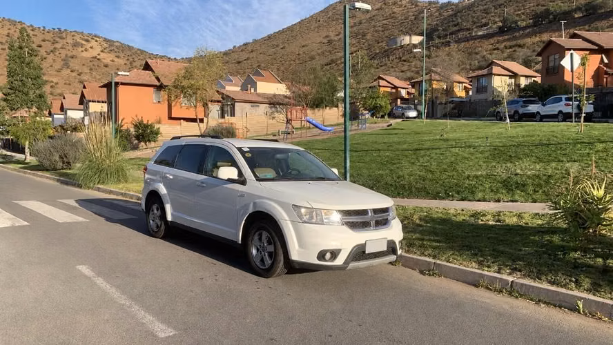 **DODGE JOURNEY SXT 2\.4 AUTOMÁTICA – AÑO 2012**