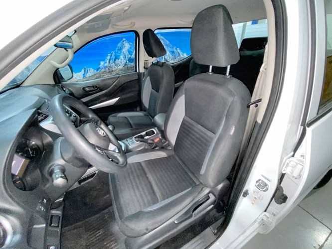 NAVARA SE 4X4 SZCV93-SANTIAGO - Imagen 12