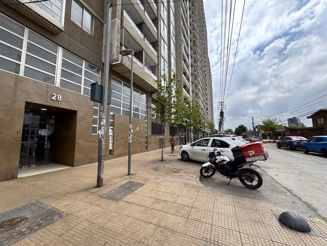 Sta. Petronila 28, con Av. Ecuador, Metro Las Rejas