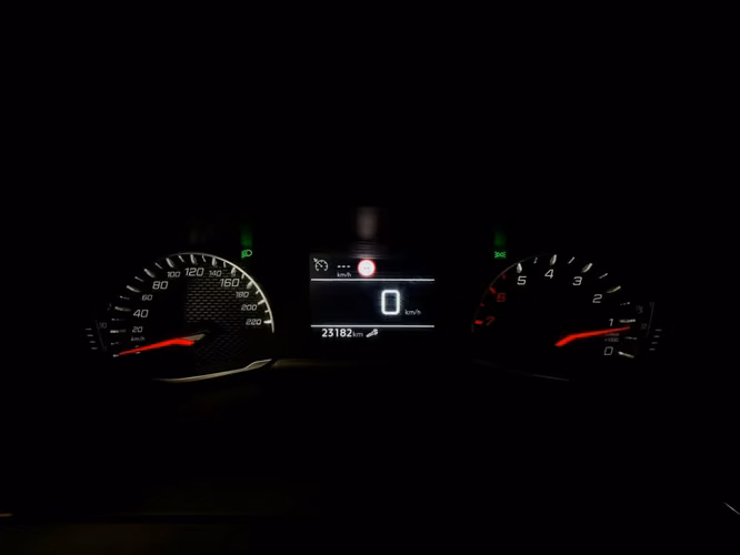 PEUGEOT 208 STYLE
