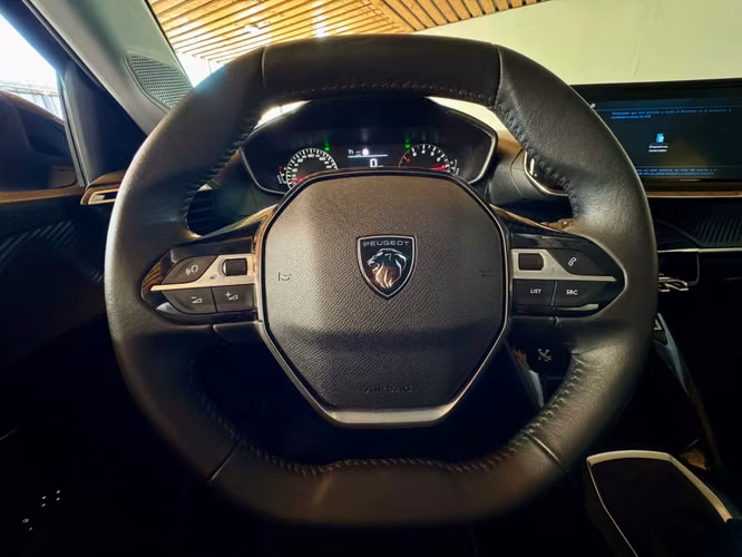 PEUGEOT 208 STYLE
