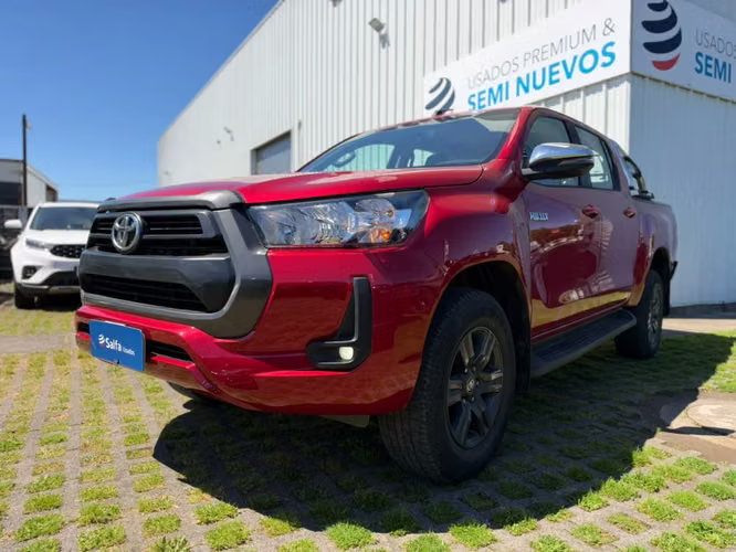 Toyota Hilux 2.4 SR MT 4X2 DIESEL	 2023