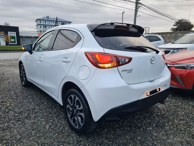 Mazda Demio 4x4 2017 - Imagen 4