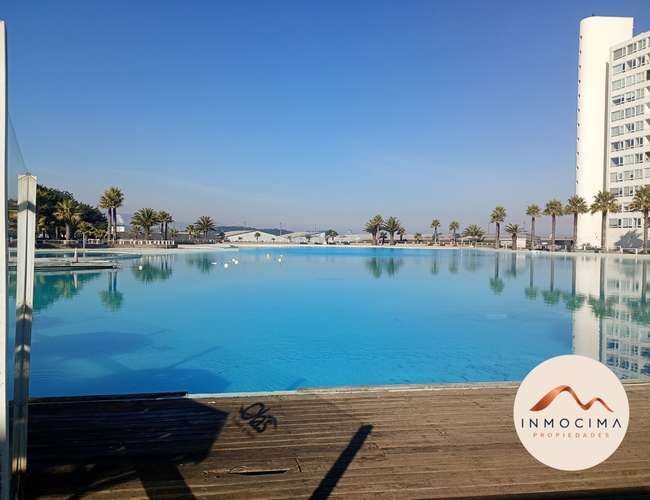 Venta Departamento Amoblado en San Pedro: Laguna, Piscina y Tenis.
