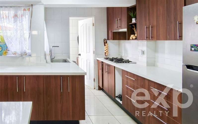 Casa en venta La Reina. Valenzuela Puelma - Condominio