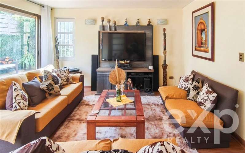 Casa en venta La Reina. Valenzuela Puelma - Condominio