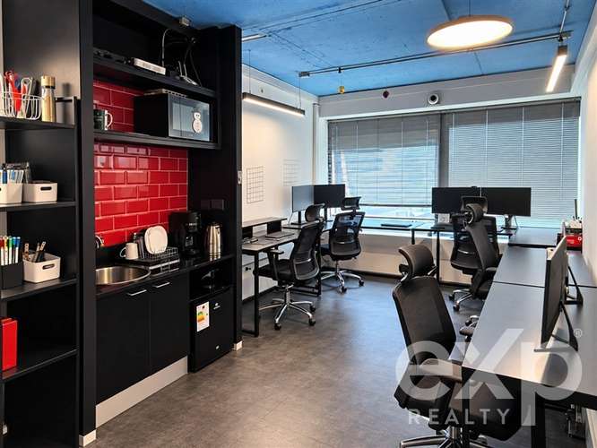 Luminosa Oficina de 22 m2 con Estacionamiento y Bodega - Imagen 8