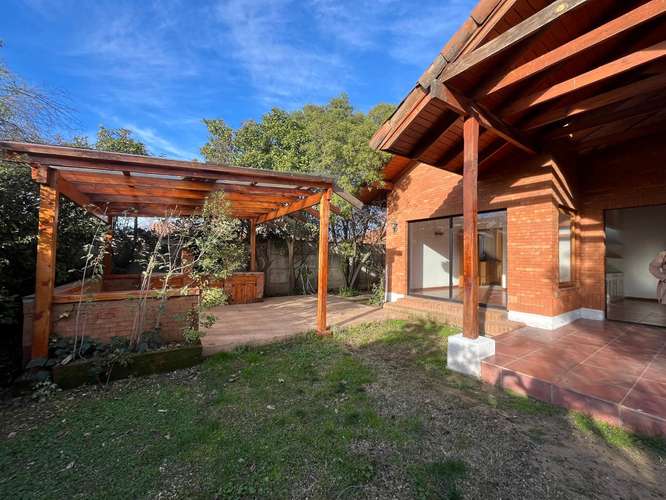 Se vende hermosa casa en Loteo El Polo. Machalí