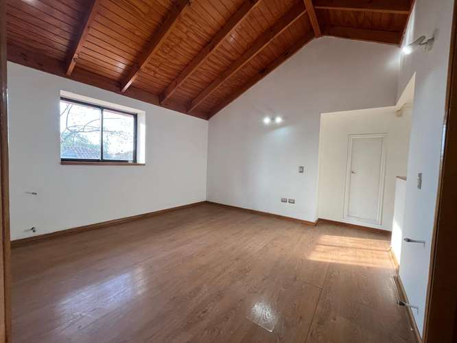 Se vende hermosa casa en Loteo El Polo. Machalí