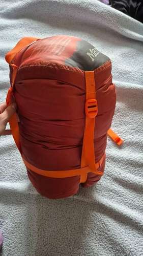 Pack mochila Deuter mujer 50lt +10 + Saco Marmot -16