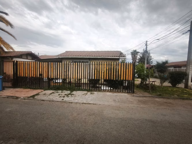 Casa esquina de 3 dormitorios en condominio | La Florida