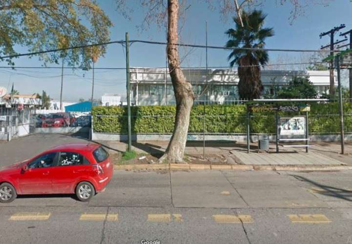 Oficina con bodegaje y camarines en complejo logístico