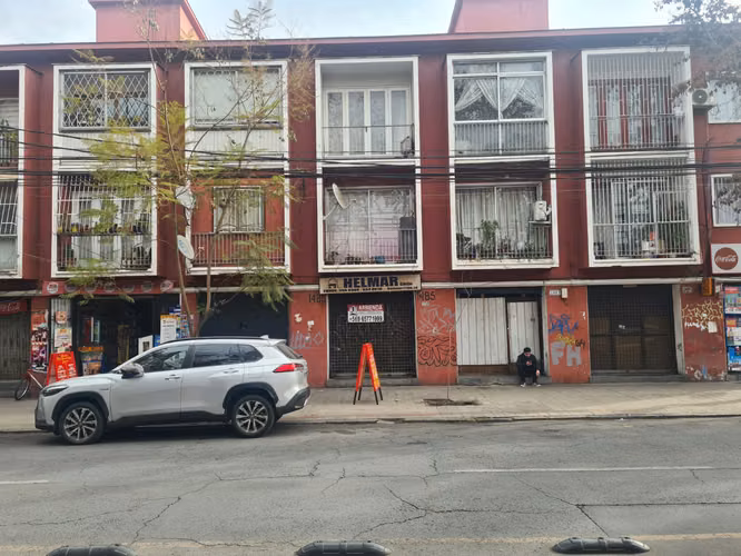 LOCAL 90 mts en calle Arturo Prat 1485 Santiago Sur