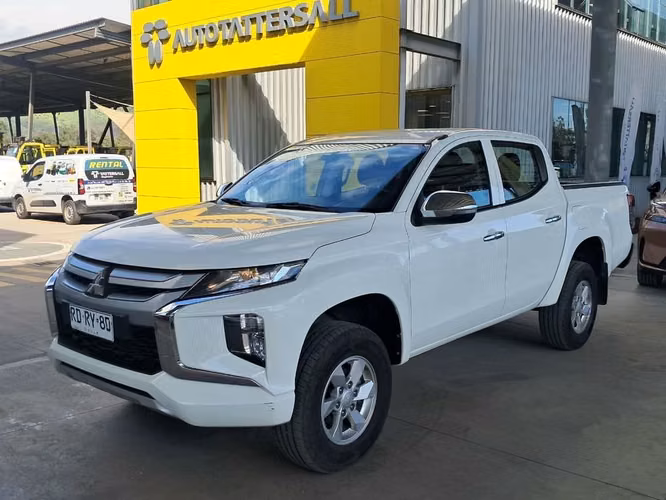 MITSUBISHI L200 2021