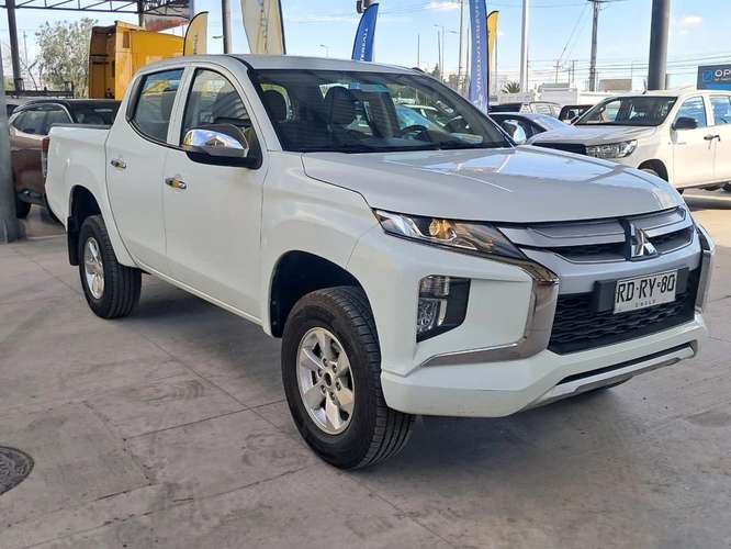 MITSUBISHI L200 2021 - Imagen 4