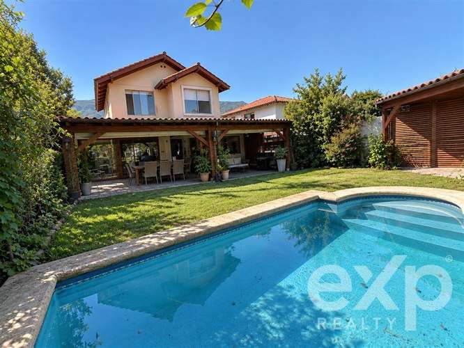 Casa 4 Dormitorios con Piscina Laguna Ayres de Chicureo
