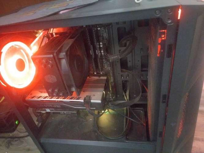 PC Gamer con Monitor 27 Pulgadas + Mouse Razer y Teclado Corsair