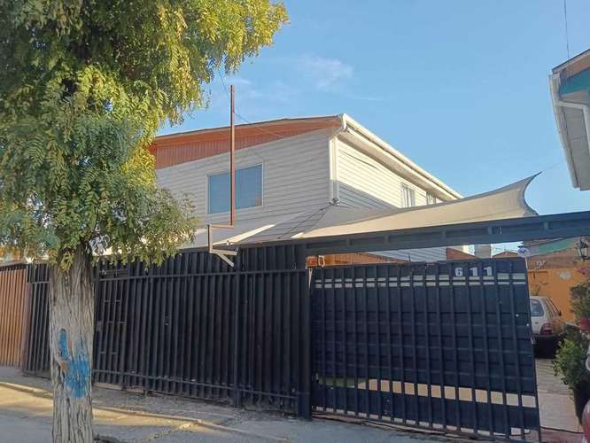 Gran casa de 2 pisos en barrio residencial (186281)