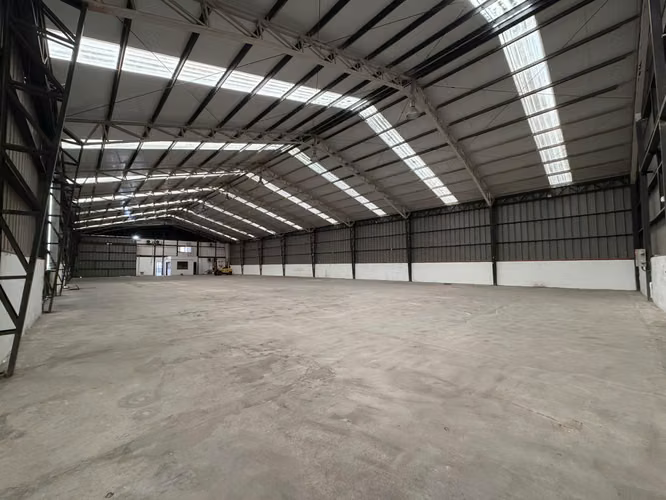 Centro De Bodegaje Y Oficinas | 1.200 M2 Sector Cardonal