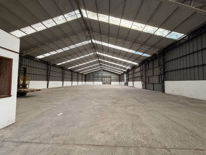 Centro De Bodegaje Y Oficinas | 1.200 M2 Sector Cardonal