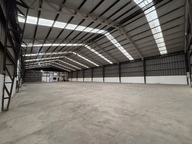Centro De Bodegaje Y Oficinas | 1.200 M2 Sector Cardonal
