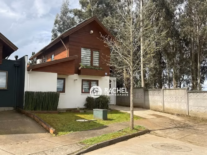 Ver EN VENTA CASA REMODELADA 4 DORMITORIOS, ALTOS DE MIRASUR, TEMUCO - Imagen 1