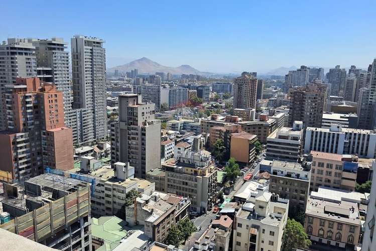 Cómodo depto. en arriendo, a pasos de metro moneda - Imagen 2