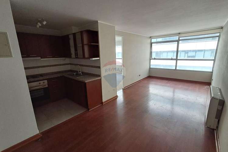 Cómodo depto. en arriendo, a pasos de metro moneda - Imagen 4