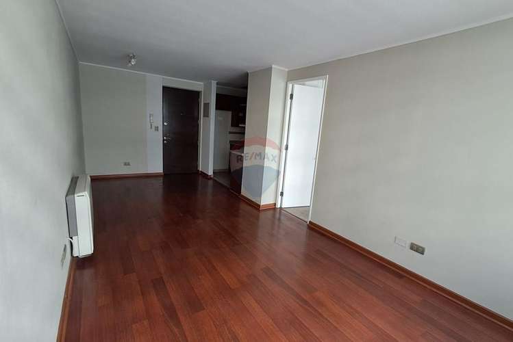 Cómodo depto. en arriendo, a pasos de metro moneda - Imagen 9