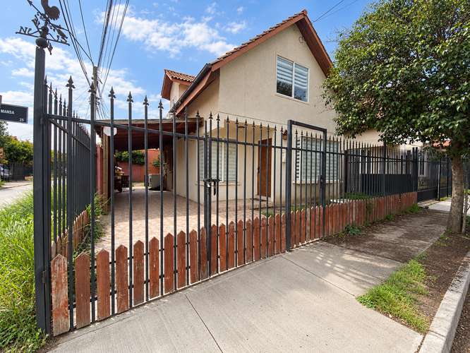 CASA EN BARRIO LA RESERVA FRENTE A PLAZA MODELO NAHUEN 3D 3B