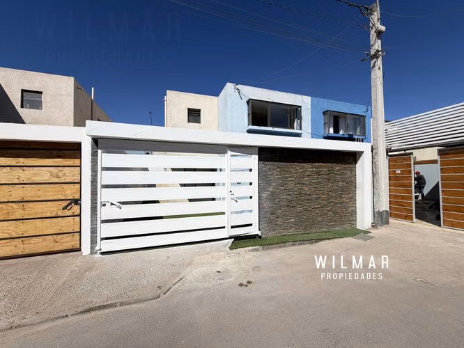 CASA CON PATIO AMPLIO COND PAMPA MAR 3
