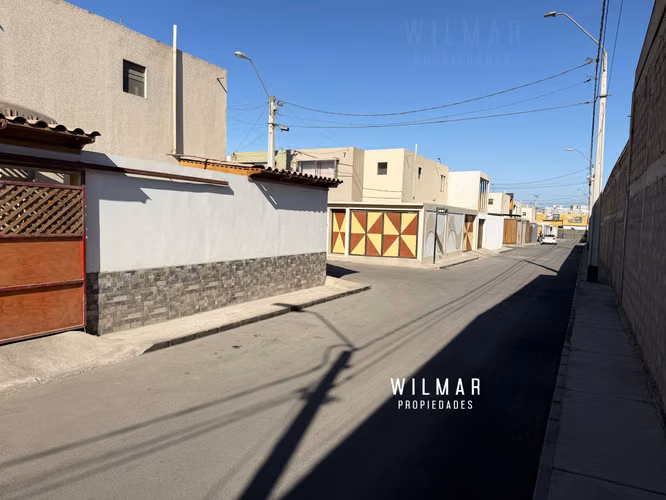 CASA CON PATIO AMPLIO COND PAMPA MAR 3