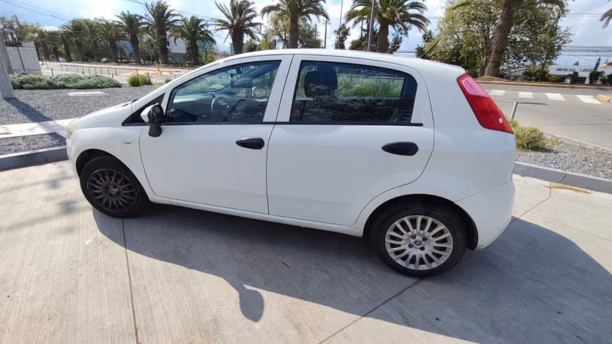 VENDO FIAT GRANDE PUNTO 1.4 cc   año2012  // 200.000 km