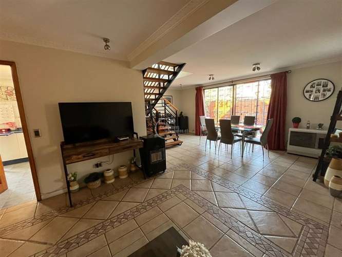 1 Piso. 4 Dorm. 2 Baños. Pieza Servicio. Patio. Las Condes