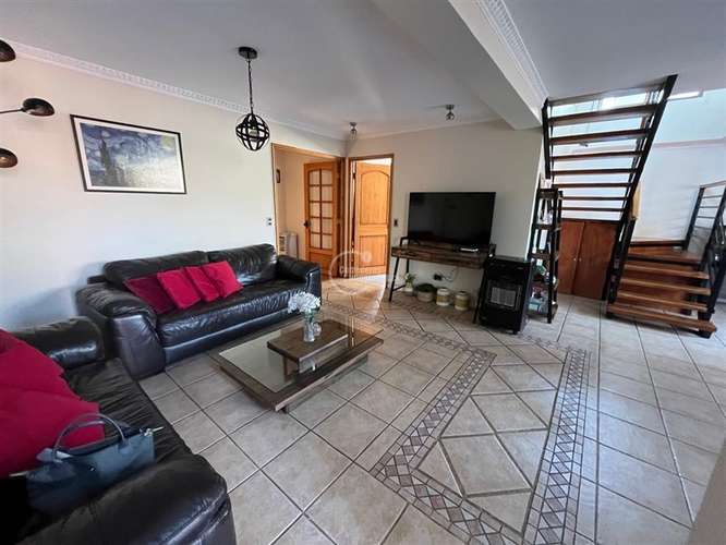 1 Piso. 4 Dorm. 2 Baños. Pieza Servicio. Patio. Las Condes - Imagen 3